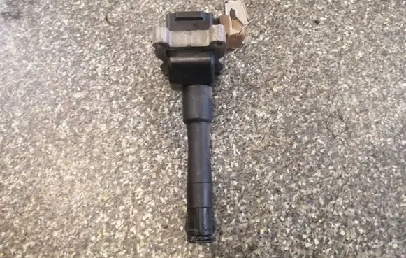 BMW 7 E38 High voltage ignition coil 1703359