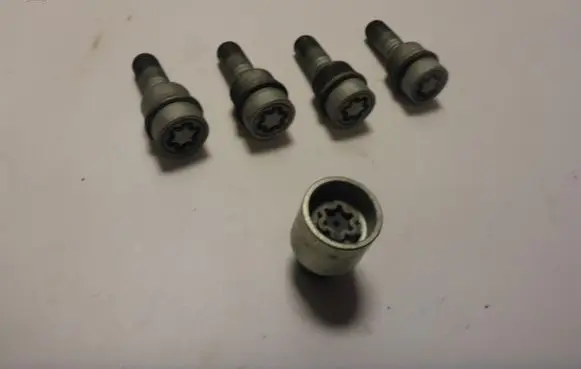 Audi Q3 8U Nuts/bolts 