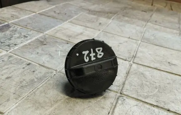 Toyota Avensis T220 Fuel tank filler cap 