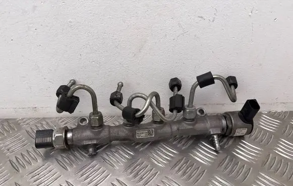 Volkswagen Golf VII Fuel main line pipe 04L130089F 04L130764B