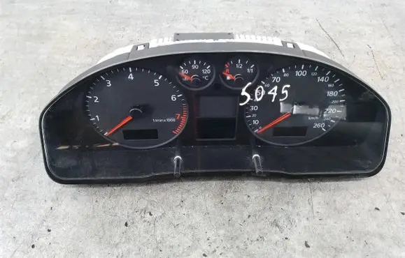 Audi A4 S4 B5 8D Speedometer (instrument cluster) 8D0920900P