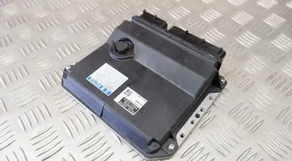 Toyota Prius+ (ZVW40) Engine control unit/module 8966147810
