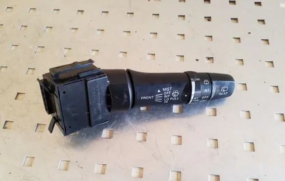 Mitsubishi Pajero Wiper control stalk E532016