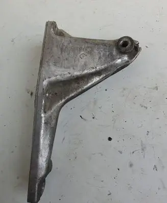 Mercedes-Benz CLS C219 Engine mounting bracket A1132233104