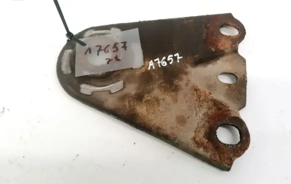 Volvo V70 Engine mounting bracket