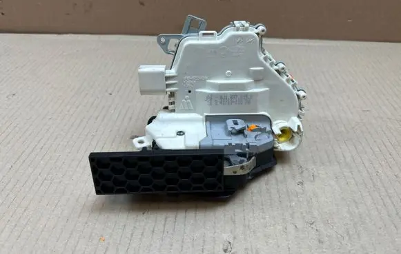 Porsche Panamera (970) Front door lock 8J1837015C