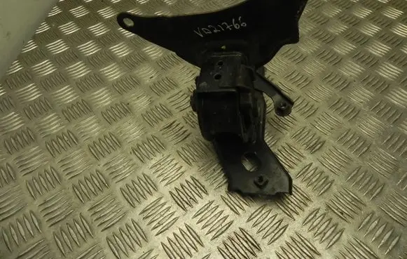 Toyota Yaris Engine mount bracket AVA3124