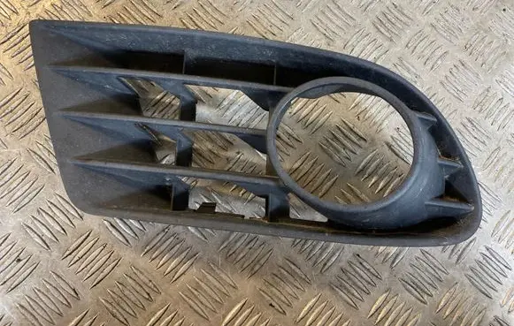 Volkswagen Golf Plus Front bumper lower grill 5M0853665C