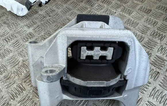 Nissan Qashqai J12 Engine mount vacuum valve 