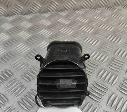 Isuzu D-Max Dashboard air vent grill cover trim 8974091720