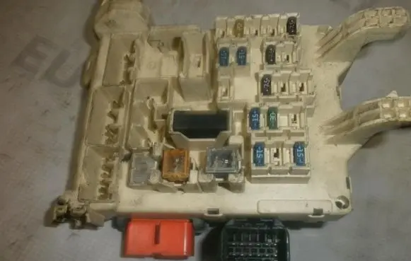 Toyota Corolla E110 Comfort/convenience module 8264112150 2410000100