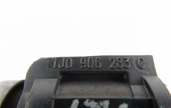 Volkswagen Golf IV Turbo solenoid valve 1J0906283C
