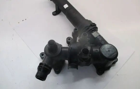 BMW 7 G11 G12 Thermostat housing 8596115 8596429 B57D30B