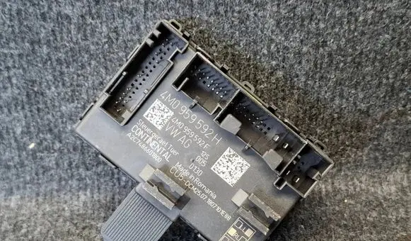 Audi Q7 4M Door control unit/module 4M0959592H 4M0959592F
