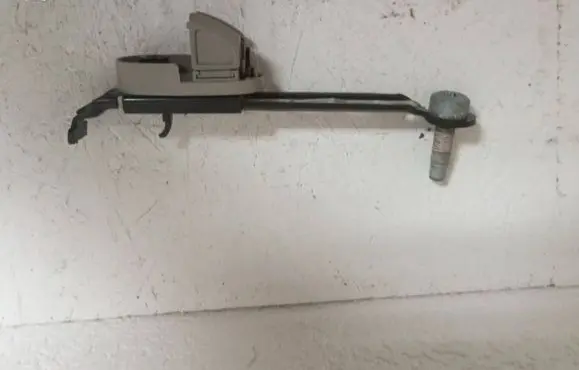 Ram 1500 Seat belt height adjuster P1HM16BD1AB 091161R