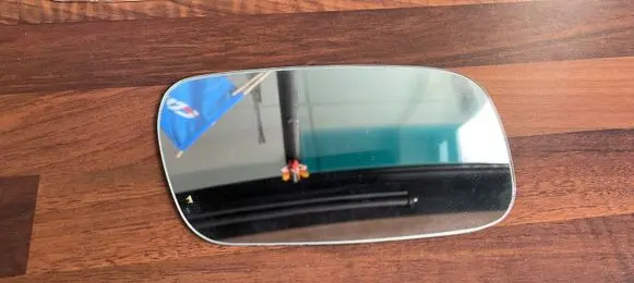 Toyota Avensis T220 Wing mirror glass 