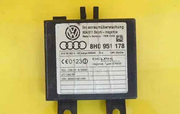 Audi A4 S4 B6 8E 8H Alarm movement detector/sensor 8H0951178