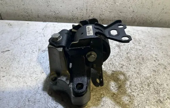 Jeep Patriot Engine mount bracket 68186227AA 981840250