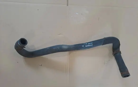 Renault Sandero I Engine coolant pipe/hose 215011670R
