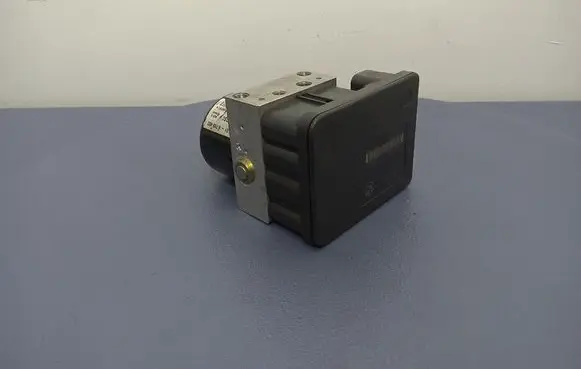 BMW X3 E83 ABS Pump 6765454