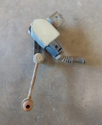 Headlight/headlamp level sensor