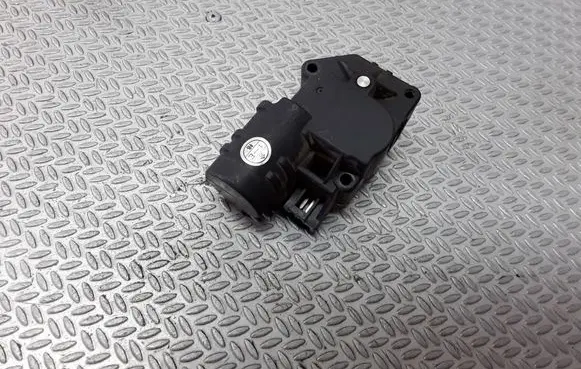 Nissan Patrol Y61 Air flap motor/actuator