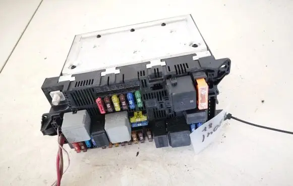 Mercedes-Benz CLS C219 Fuse box set 2115454301