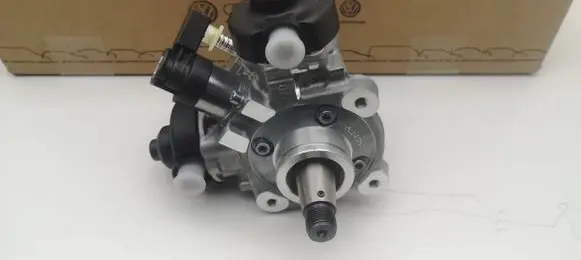 Volkswagen Touareg II Mechanical fuel pump 0445010650 057130755AE