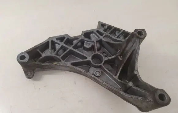 Volkswagen PASSAT B6 Engine mounting bracket 03L199207