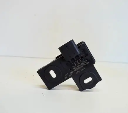Audi A4 S4 B9 8W Fuel injection pump control unit/module 8K0906651C