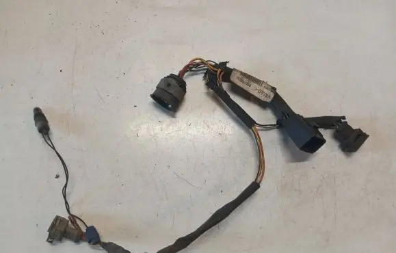 Volvo V70 Headlight/headlamp wiring loom/harness 89070533