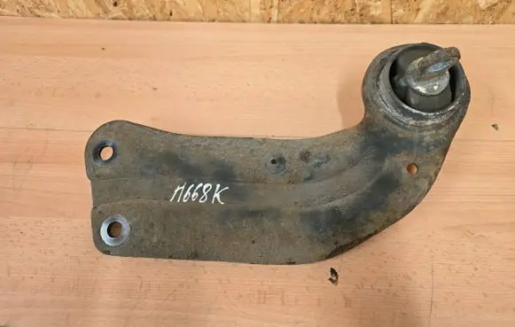 Rear control arm