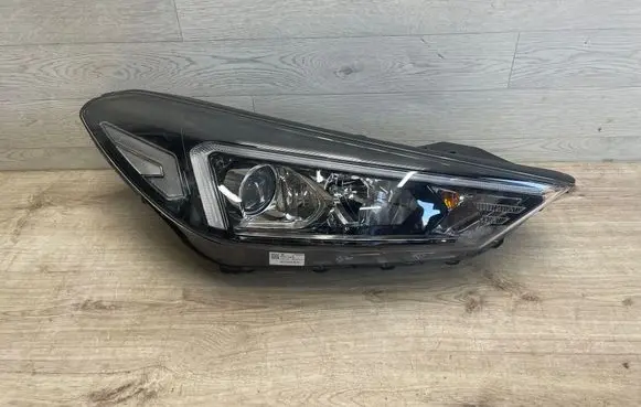 Hyundai Tucson TL Headlight/headlamp 92102D7600