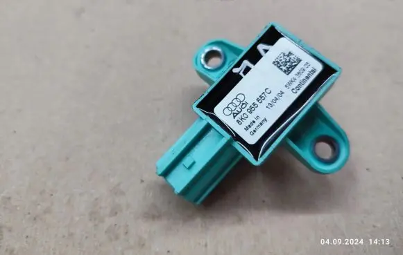 Audi A4 S4 B8 8K Airbag deployment crash/impact sensor 8K0955557C