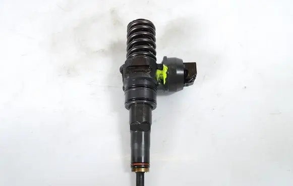 Skoda Fabia Mk2 (5J) Fuel injector 038130073AG