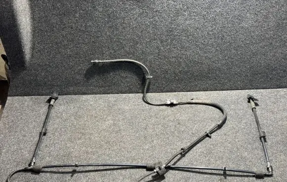 Ford Explorer VI Windshield washer spray nozzle 