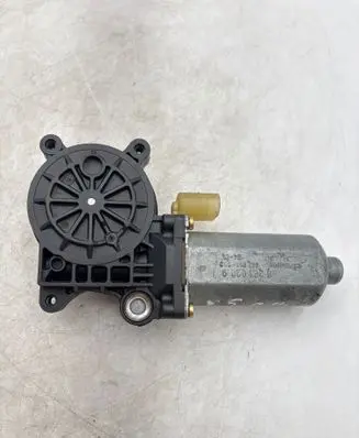 BMW X5 E53 Front door window regulator motor 8381020 67628381020
