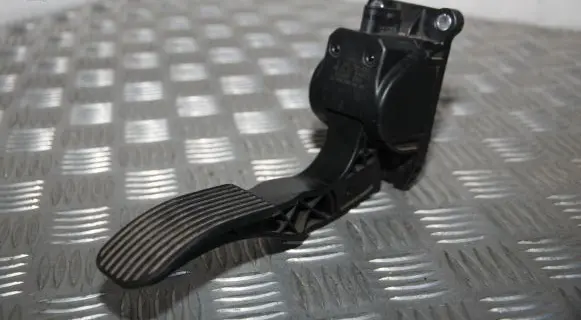 Mercedes-Benz Sprinter W906 Accelerator throttle pedal A9063000404 9063000404 0280755023