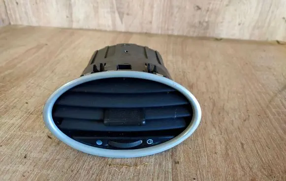 Ford Focus Dashboard side air vent grill/cover trim