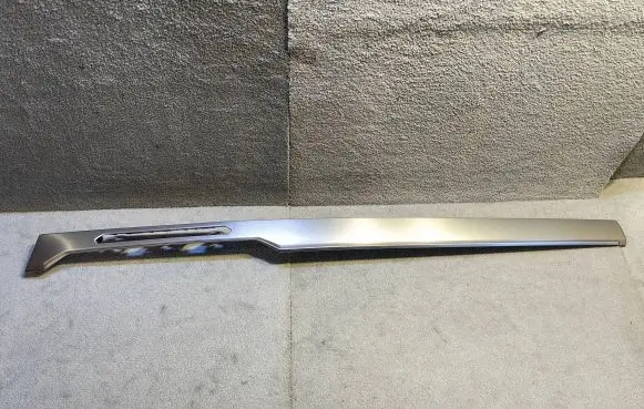 Dashboard glove box trim