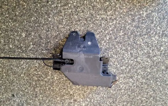 Loading door lock