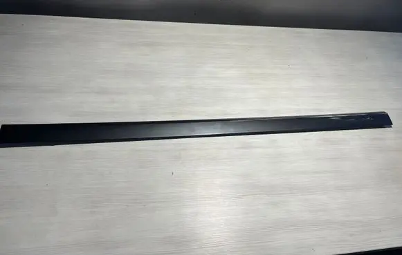 Volvo V70 Front door trim (molding) 08693516