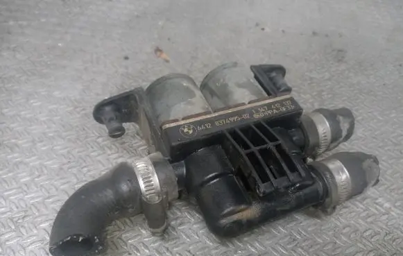 BMW 5 E39 Coolant heater control valve 1147412137