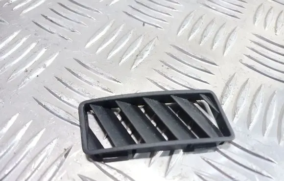 Skoda Octavia Mk1 (1U) Dashboard air vent grill cover trim 