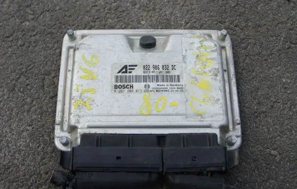 Volkswagen Sharan Engine control unit/module 022906032DC 0261208013
