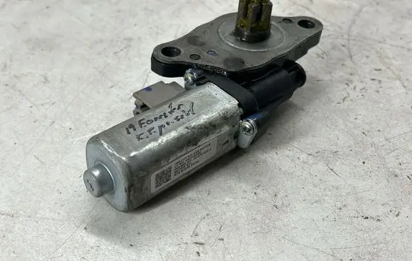 Subaru Forester SK Seat adjustment motor 2347672202 0001035BB