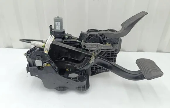 Dodge RAM Pedal assembly 68312752AJ T9N033927457