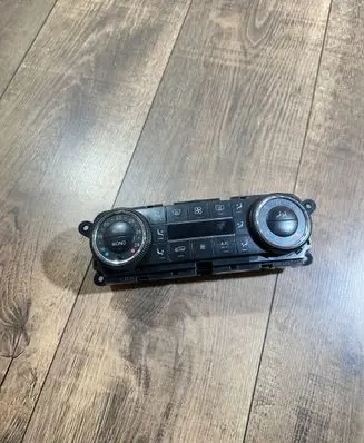 Mercedes-Benz ML W164 Climate control unit A2518204889 5HB96491528 A2518702889