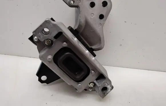 Mitsubishi Eclipse Cross Engine mount bracket 1091A349