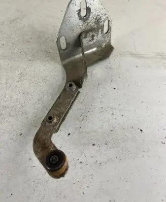 Iveco Daily 4th gen Sliding door lower roller guide/hinge 